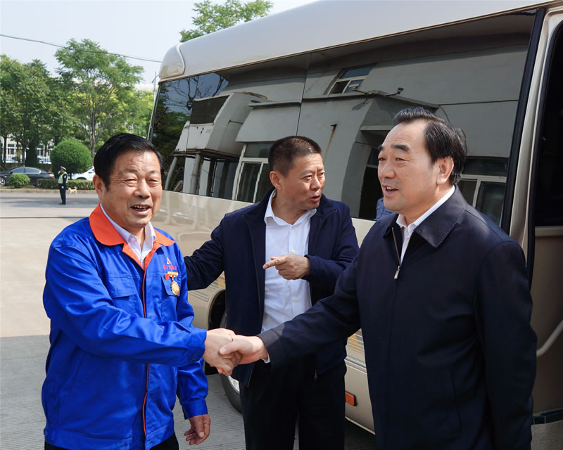 市委书记周铁根到超力公司参观吴建华劳模创新团队工作室