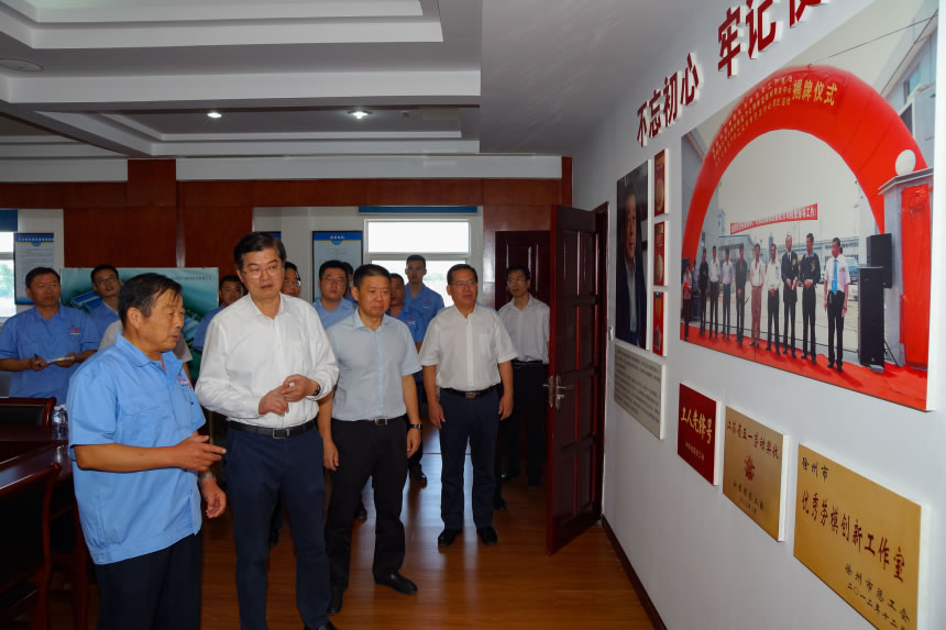 省总工会主席魏国强来公司参观吴建华劳模团队创新工作室
