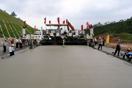 广西路桥路面摊铺